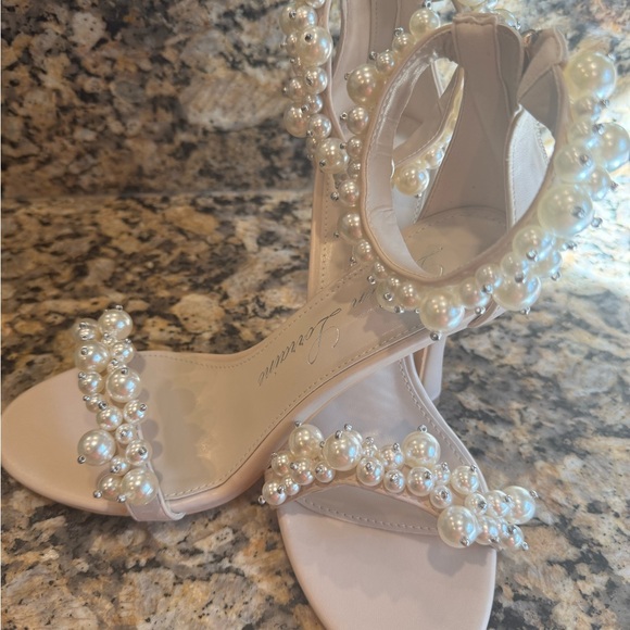 Elegant Pearl-Embellished Cream Heels - Picture 5 of 11